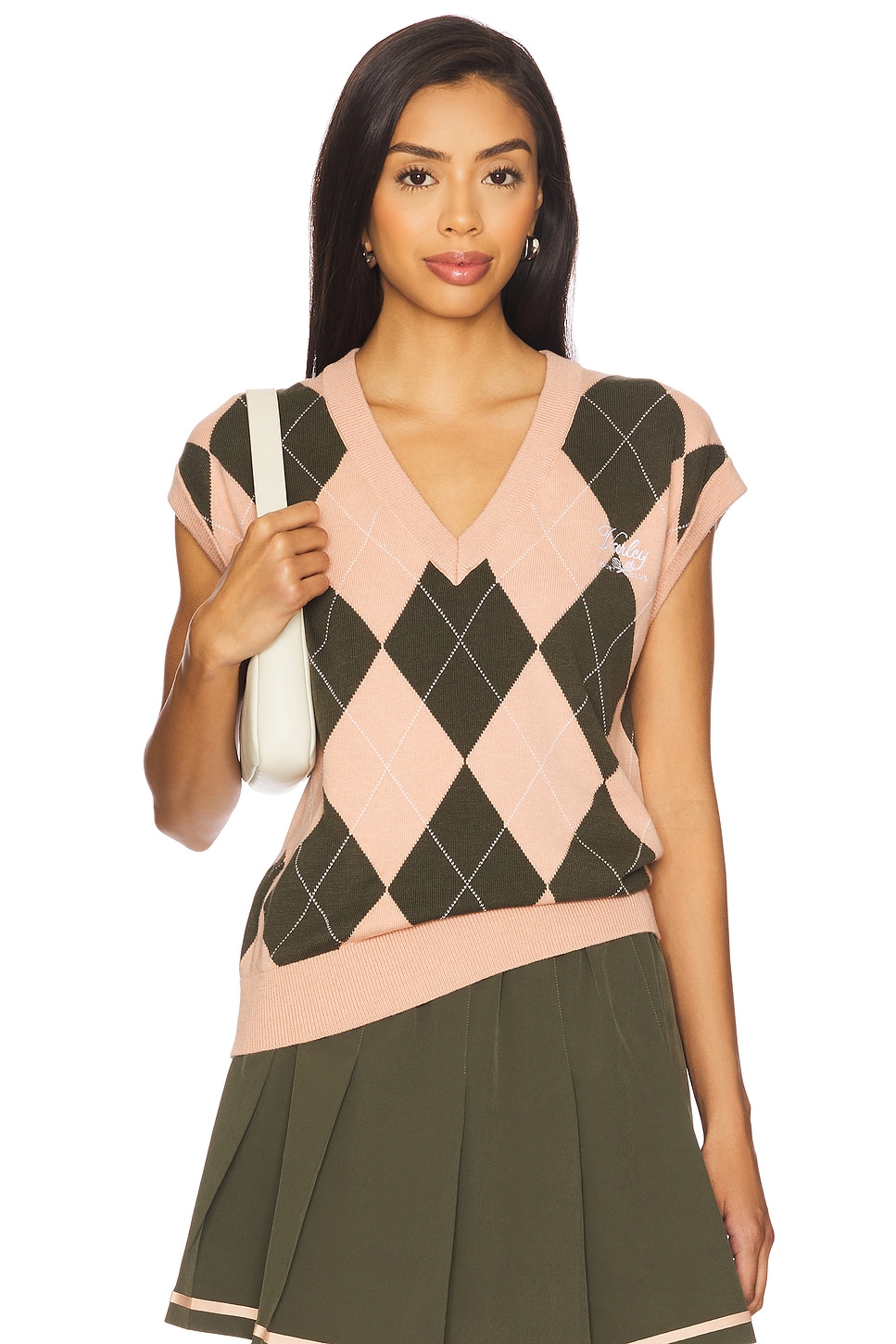 (取寄) バーリー レディース アーガイル ベスト Varley women Avika Argyle Vest Dusty Pink/Deep Ivy Varley Avika Argyle Vest in Dusty Pink & Deep Ivy | REVOLVE