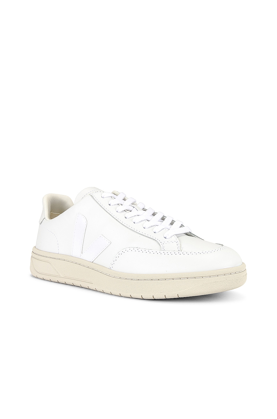 Veja V-12 in Extra White