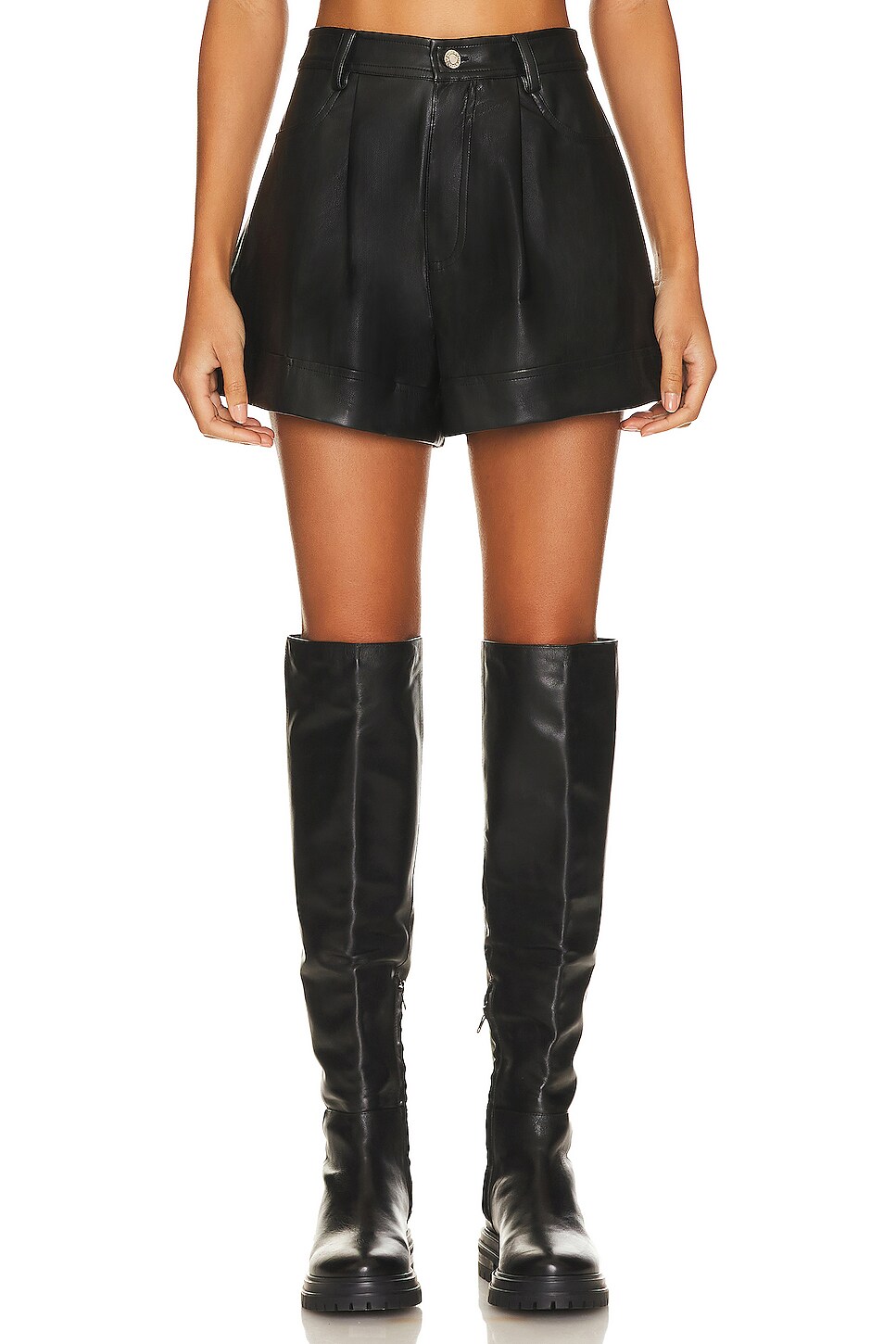 SHORT À REVERS EN CUIR VÉGÉTALIEN