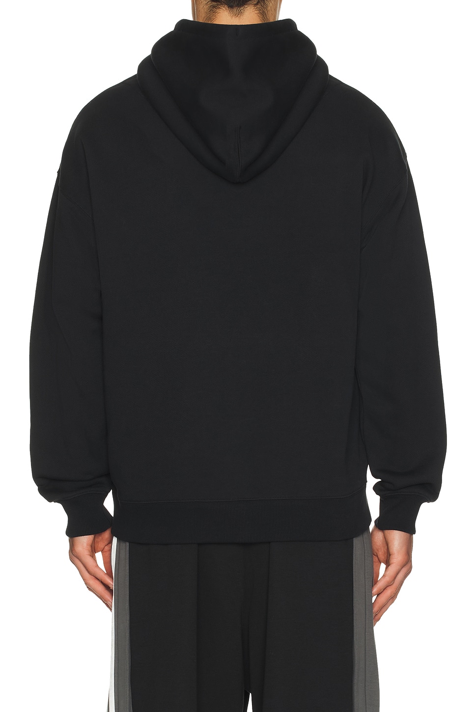 Y-3 SWEAT À CAPUCHE en Black REVOLVE