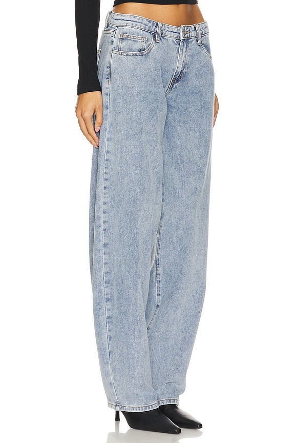 Superdown Roxanna Horseshoe Jean In Light Blue Wash